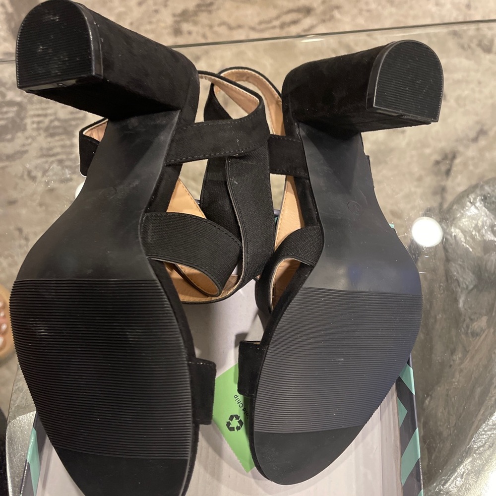 Trary Woman’s Elastic Heels Black - Picture 2 of 3